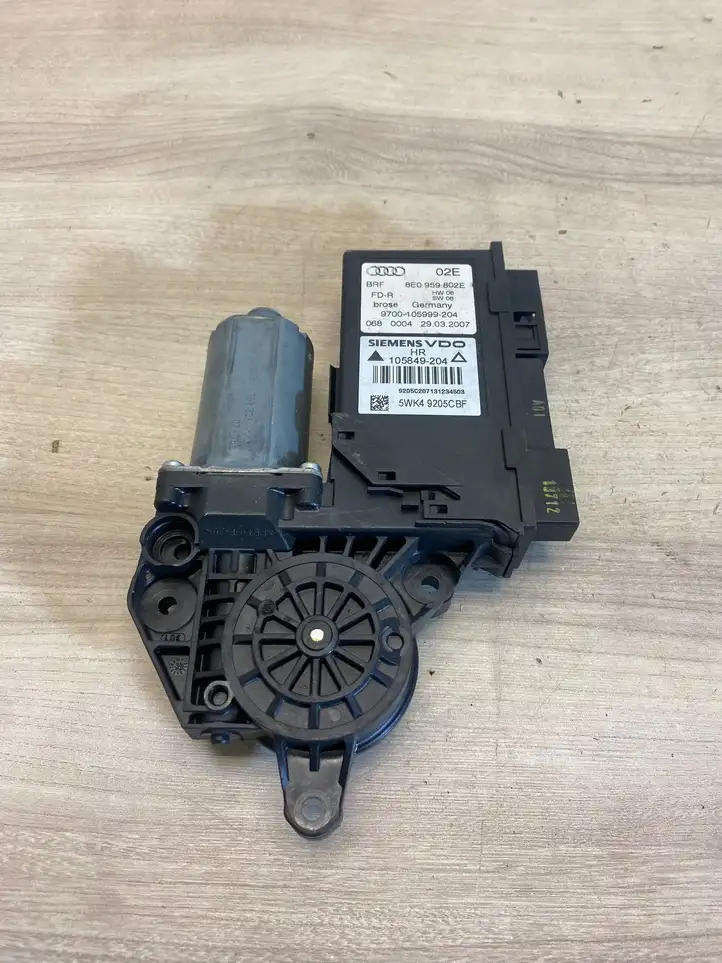 Audi A4 S4 B7 8E 8H (2004 - 2009) 8e0959802e Стеклоподъемник задней двери — фото 1