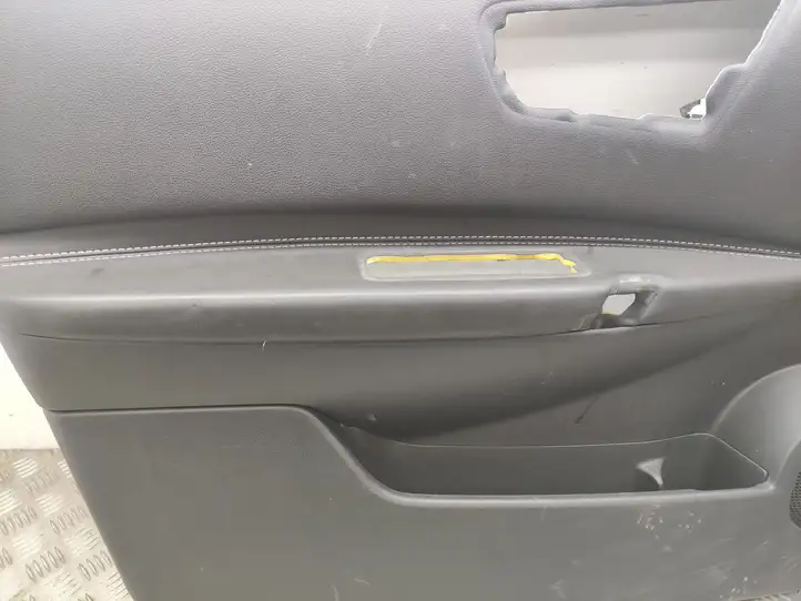 Nissan Qashqai (2010 - 2013) Обшивка передней двери — фото 2