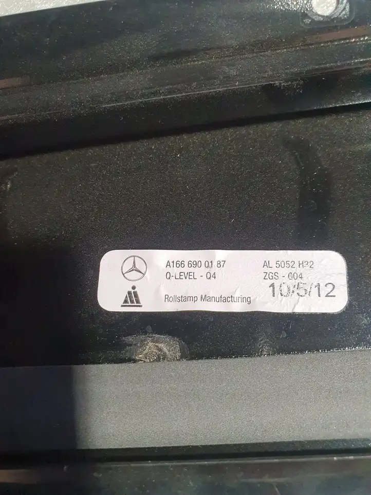 Mercedes-Benz GL X166 (2013 - 2019) A1666900187 Накладка стекла передней двери — фото 5