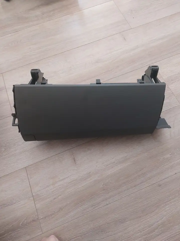 Toyota Prius (XW30) (2009 - 2015) 5551147040 Вещевой ящик — фото 1