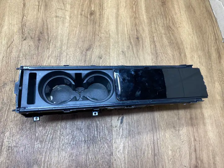 Land Rover Discovery 5 (2016 - ) HY32045H62B Подстаканник — фото 1
