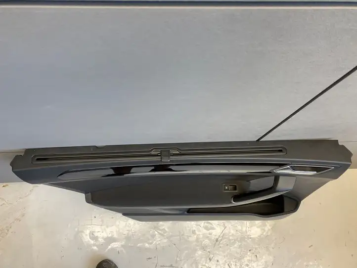 Volkswagen Touran III (2016 - ) 5TA867211 Обшивка задней двери — фото 3
