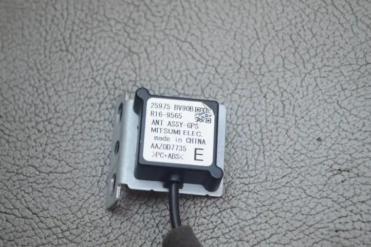 Nissan Juke I F15 (2010 - 2018) 25975BV90B GPS антенна — фото 7