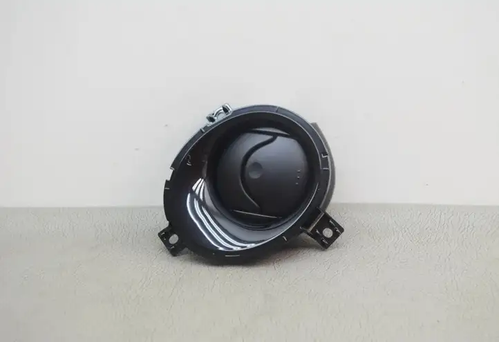 Nissan Juke I F15 (2010 - 2018) 687611KE0A Воздушная решетка панели — фото 1
