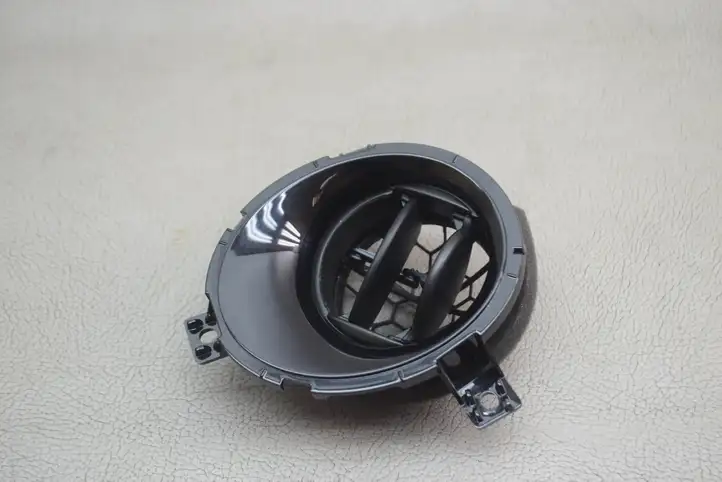 Nissan Juke I F15 (2010 - 2018) 687611KE0A Воздушная решетка панели — фото 7