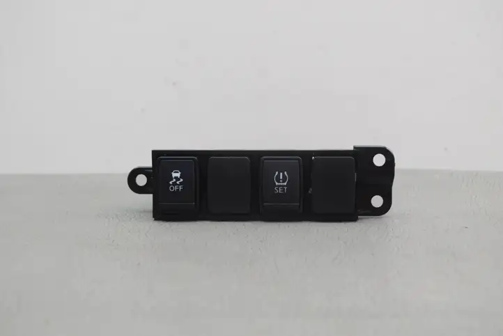 Nissan Juke I F15 (2010 - 2018) 681RVBV90A Кнопка фаркопа в багажнике — фото 1
