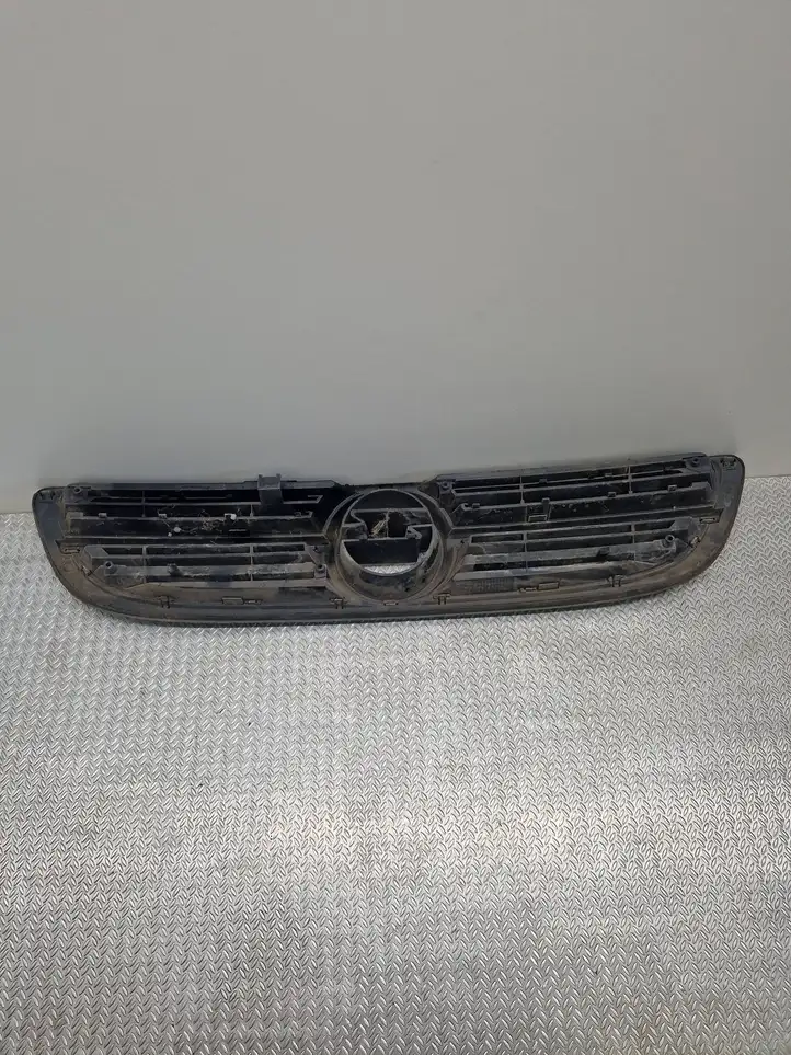 Opel Zafira A (1999 - 2003) 24453538 Передняя решетка — фото 2