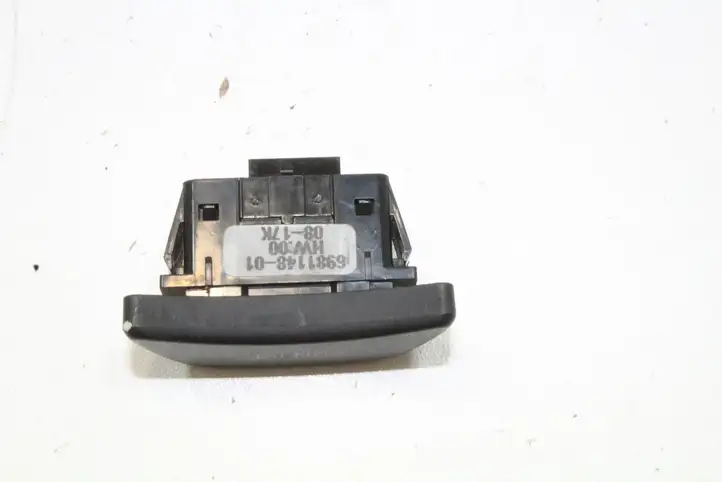 BMW 6 E63 E64 (2002 - 2010) 698114801 Кнопка фаркопа в багажнике — фото 2