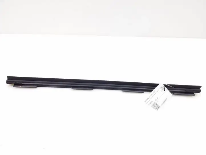 Toyota Verso (2009 - 2012) 681730F020 Обшивка задней двери — фото 1