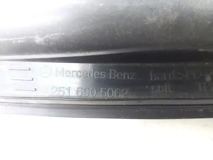 Mercedes-Benz R W251 (2005 - 2013) A2516905062 Накладка стоек лобового стекла — фото 2
