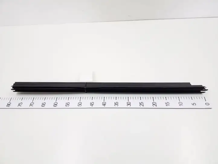 Toyota Prius Prime (2017 - ) 6817247070 Декоративная накладка передней двери — фото 2