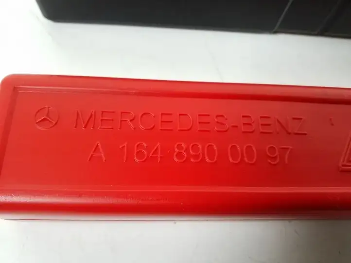 Mercedes-Benz ML W164 (2005 - 2011) A1648900097 Аварийный знак — фото 4
