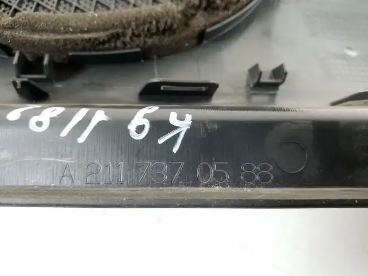 Mercedes-Benz E W211 (2002 - 2009) A2117370588 Прочая отделка задней двери — фото 3