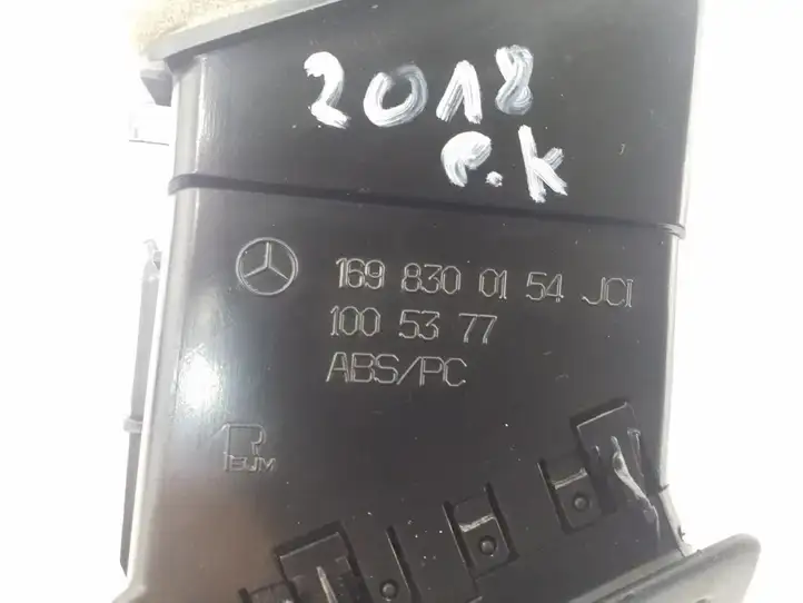 Mercedes-Benz A W169 (2004 - 2012) A1698300154 Боковой воздушный дефлектор — фото 2