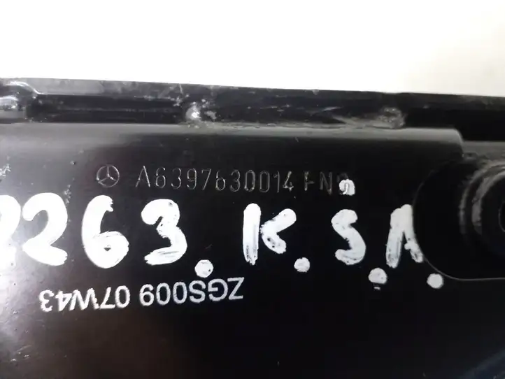 Mercedes-Benz Vito Viano W639 (2003 - 2010) A6397630014 Нижняя направляющая раздвижной двери — фото 3