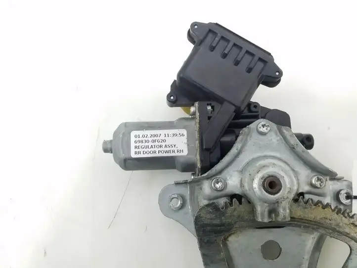 Toyota Corolla Verso AR10 (2004 - 2009) 698300F020 Стеклоподъемник задней двери без мотора — фото 3
