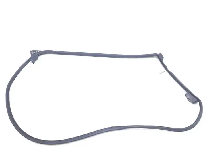 Lexus IS III XE30 (2013 - 2016) 6787253040 Уплотнитель задней двери — фото 1