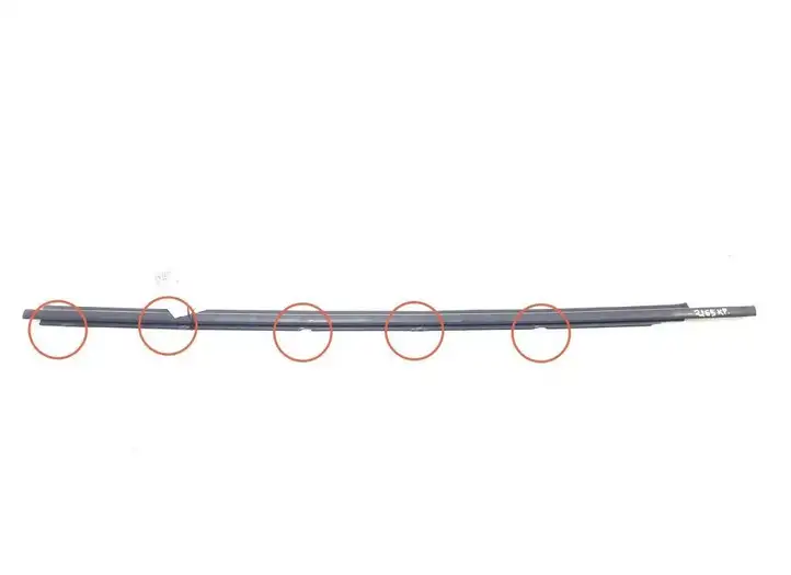 Toyota Land Cruiser (J120) (2002 - 2009) 7571260061 Накладка стекла передней двери — фото 2