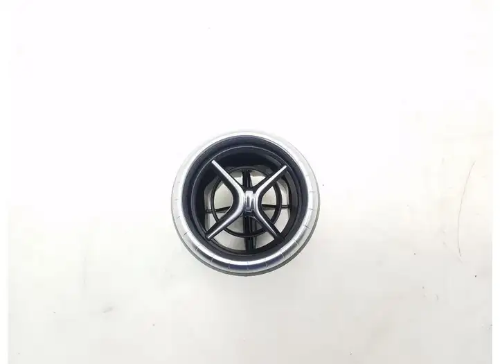 Mercedes-Benz CLA C117,X117,W117 (2013 - 2019) A11783005549051 Центральный воздушный дефлектор — фото 1