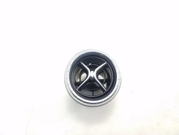 Mercedes-Benz CLA C117,X117,W117 (2013 - 2019) A11783003549051 Центральный воздушный дефлектор — фото 1