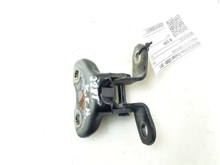 Toyota Urban Cruiser (XP110) (2007 - 2016) 6874012120 Нижняя петля передней двери — фото 2