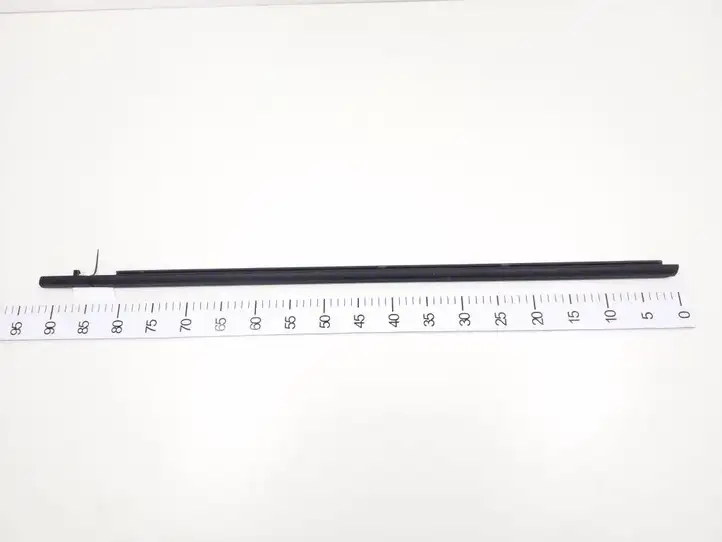 Toyota Prius Prime (2017 - ) 7572047040 Накладка стекла передней двери — фото 1