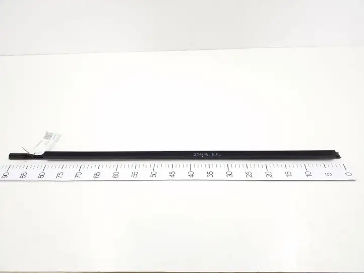 Toyota Prius Prime (2017 - ) 7572047040 Накладка стекла передней двери — фото 2