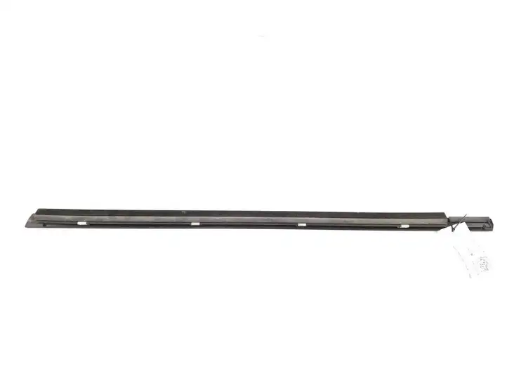 Mercedes-Benz C W203 (2000 - 2007) A2036901480 Накладка стекла передней двери — фото 2