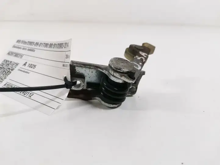Mercedes-Benz Vito Viano W639 (2003 - 2010) A6397300316 Нижняя направляющая раздвижной двери — фото 2