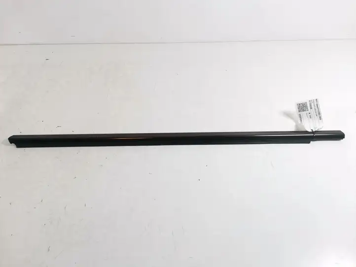 Mercedes-Benz E W211 (2002 - 2009) A2116900480 Накладка стекла передней двери — фото 1