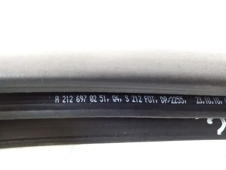 Mercedes-Benz E W212 (2009 - 2016) A2126970251 Уплотнитель кузова — фото 2