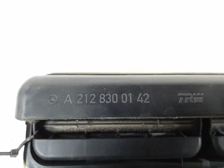Mercedes-Benz E W212 (2009 - 2016) A2128300142 Решетка в крыле — фото 2
