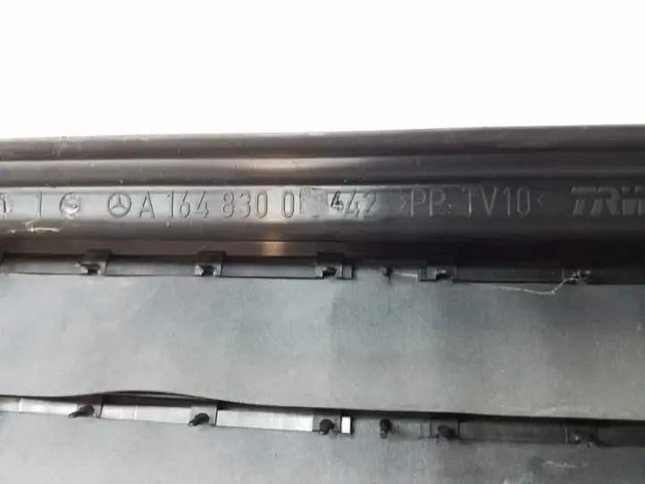Mercedes-Benz ML W164 (2005 - 2011) A1648300442 Решетка в крыле — фото 3