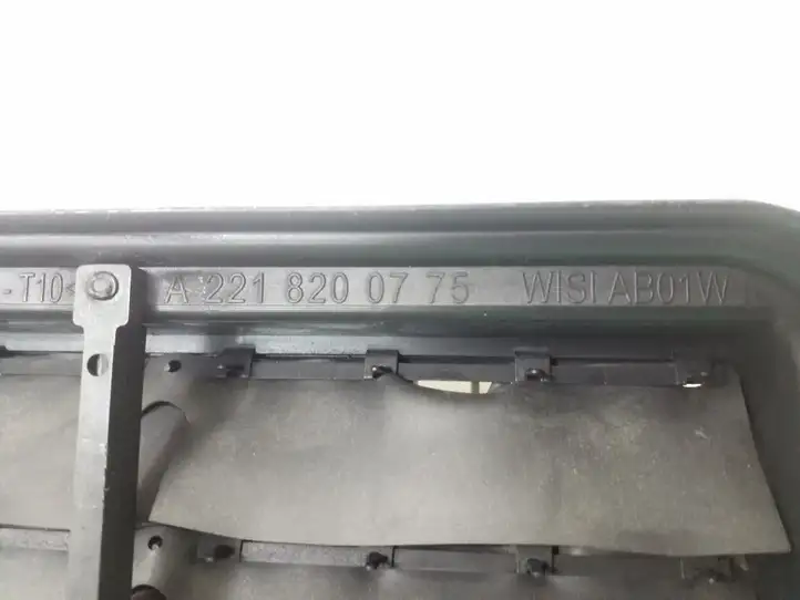 Mercedes-Benz S W221 (2005 - 2013) A2218200775 Решетка в крыле — фото 2