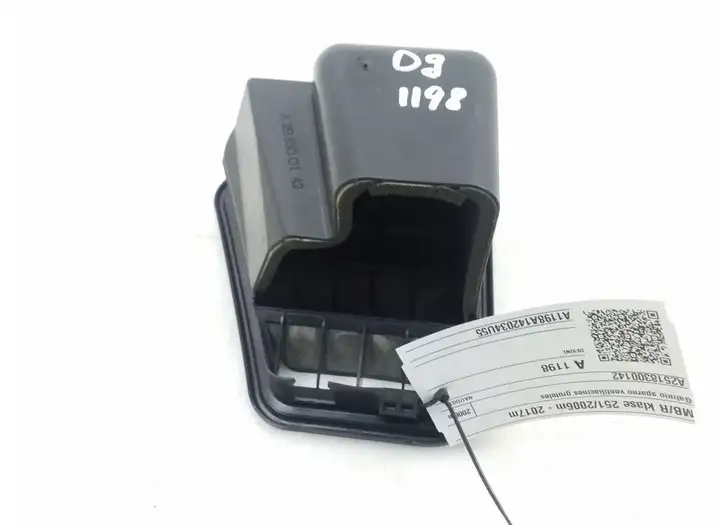Mercedes-Benz R W251 (2005 - 2013) A2518300142 Решетка в крыле — фото 3