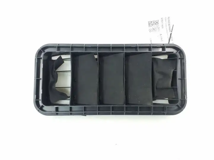Toyota Prius+ (ZVW40) (2011 - 2018) 6293144020 Решетка в крыле — фото 2