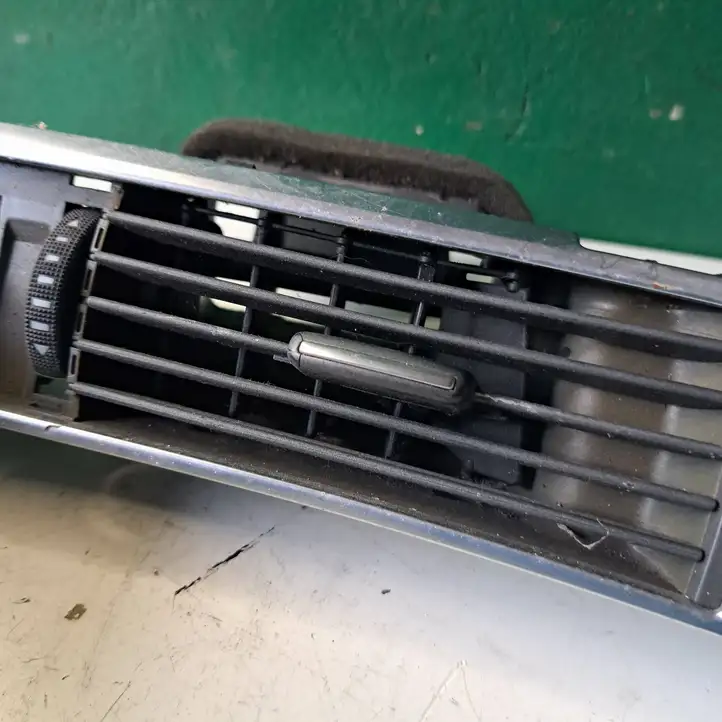Audi A6 S6 C6 4F (2004 - 2008) 4F2820902C Боковой воздушный дефлектор — фото 2