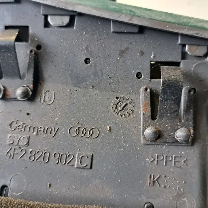 Audi A6 S6 C6 4F (2004 - 2008) 4F2820902C Боковой воздушный дефлектор — фото 3