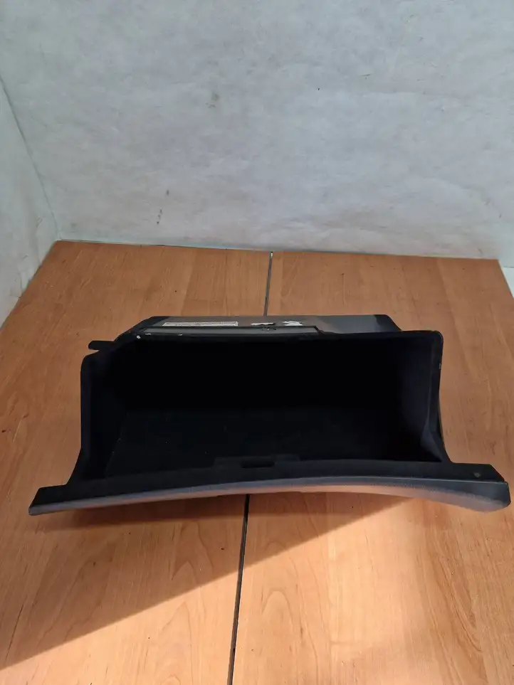 Toyota Avensis T250 (2006 - 2009) 5555005070 Вещевой ящик — фото 2