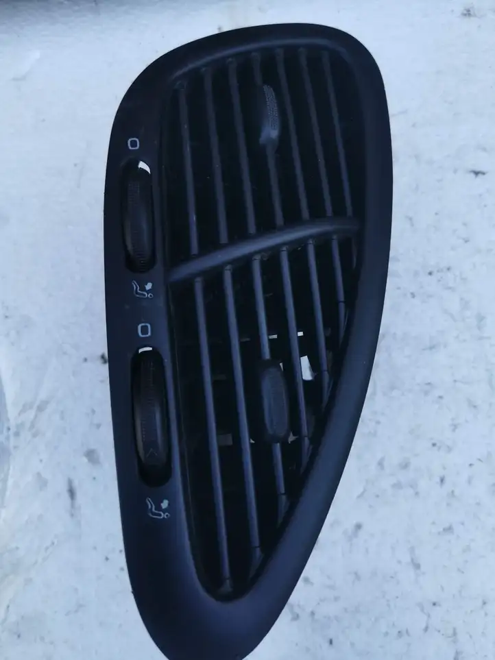 Ford Galaxy (2000 - 2006) Центральный воздушный дефлектор — фото 1