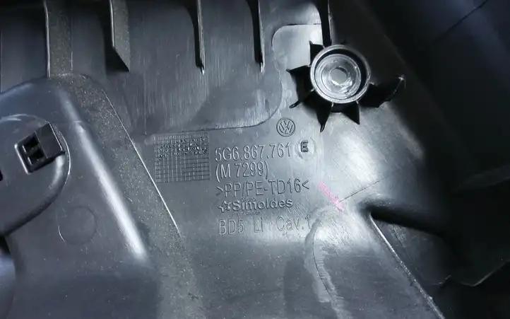 Volkswagen Golf VII (2013 - 2019) 5G6867761E Прочая отделка багажника — фото 2