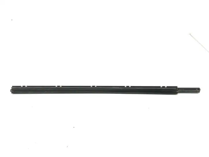Lexus IS 220D-250-350 (2005 - 2010) Накладка стекла задней двери — фото 2