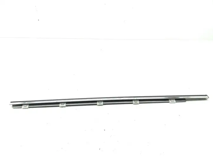 Lexus IS 220D-250-350 (2005 - 2010) Накладка стекла задней двери — фото 4