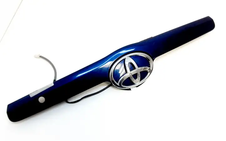 Toyota Camry (2006 - 2011) 7681133130 Подсветка номера — фото 1