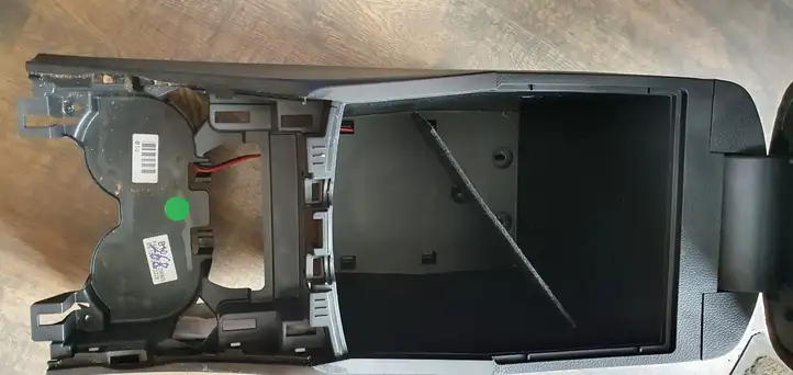 Hyundai Santa Fe (2012 - 2015) Другая деталь консоли (туннеля) — фото 4
