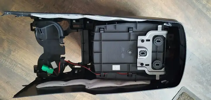 Hyundai Santa Fe (2012 - 2015) Другая деталь консоли (туннеля) — фото 7