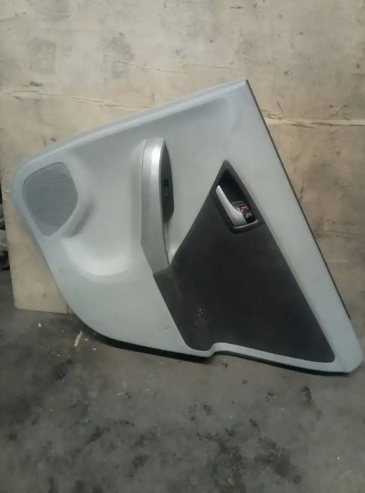 Toyota Prius (XW30) (2009 - 2015) Обшивка задней двери — фото 1