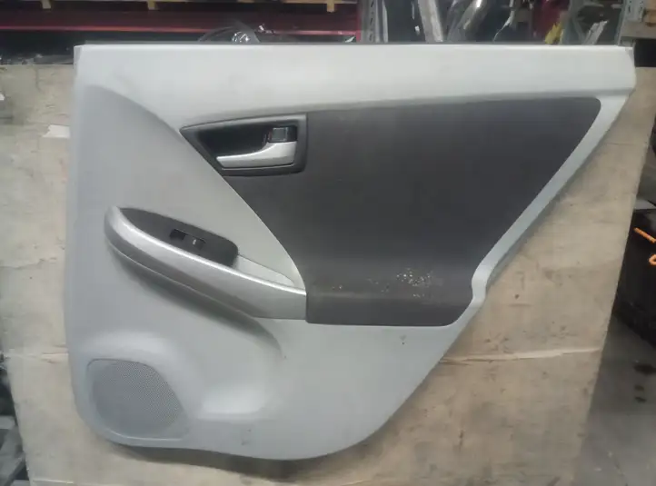 Toyota Prius (XW30) (2009 - 2015) Обшивка задней двери — фото 2