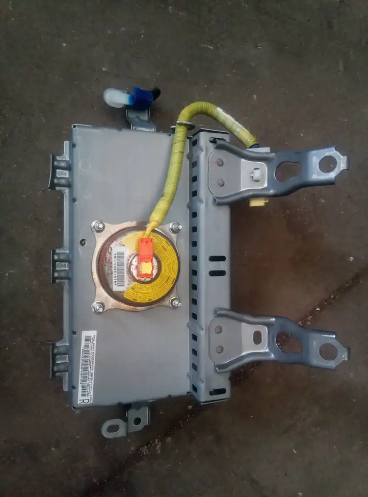 Toyota Prius (XW30) (2009 - 2015) Подушка безопасности пассажира — фото 3