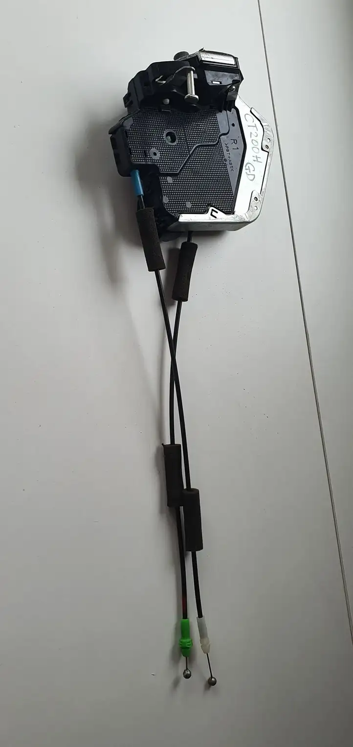 Lexus CT 200H (2010 - 2013) Замок задней двери — фото 1
